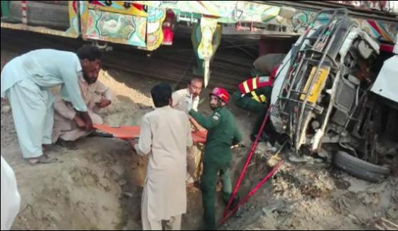 Layyah Trailor And Vegan Collided 10 Killed