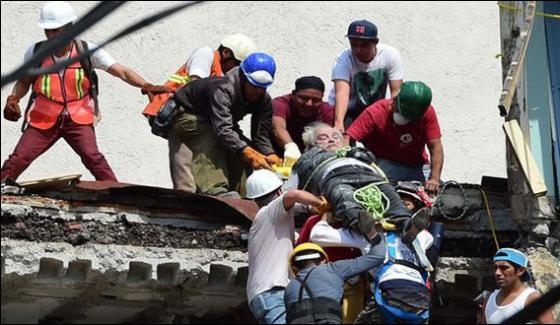 Mexico Rescuer Teams Recovered Alive Old Man And Young Girl