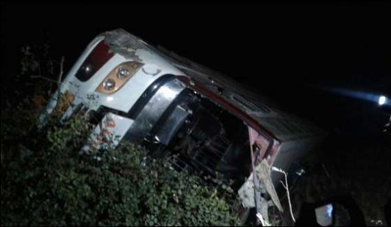 Larkana Passenger Bus Accident One Killed15 Injured