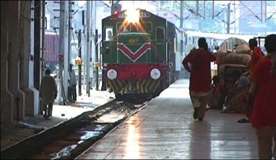 Trains Delayed In Lahore As Shadara Sheikhupura Section Closed Due To Protest