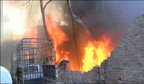 Plastic Goods Warehouse On Fire In Gujranwala