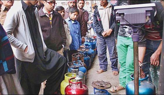 Gas Shortage In Different Areas Of Karachi
