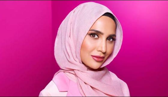 No Hair Shown Hijab Without Shampoo Advertisement