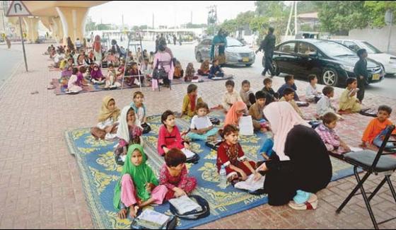 Karachi Chief Justice Order Not To Remove Foot Path School