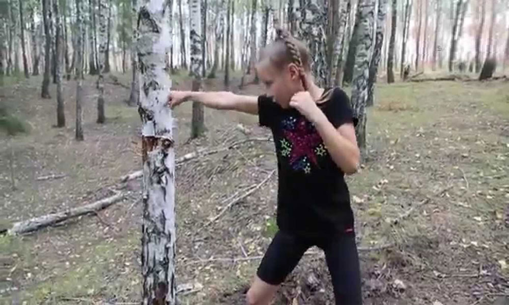 مکوں سے درخت گرانے والی 10سالہ روسی باکسر