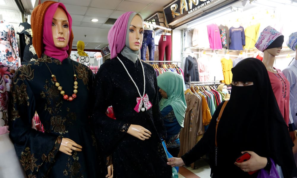 انڈونیشیا کی دو یونیورسٹیوں میں حجاب پہننے پر پابندی