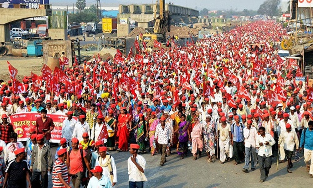 بھارت: قرضوں کے خلاف ہزاروں کسانوں کا دھرنا 