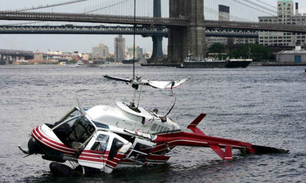 نیو یارک: ایسٹ ریور میں ہیلی کاپٹر گرکر تباہ، 2 افراد ہلاک
