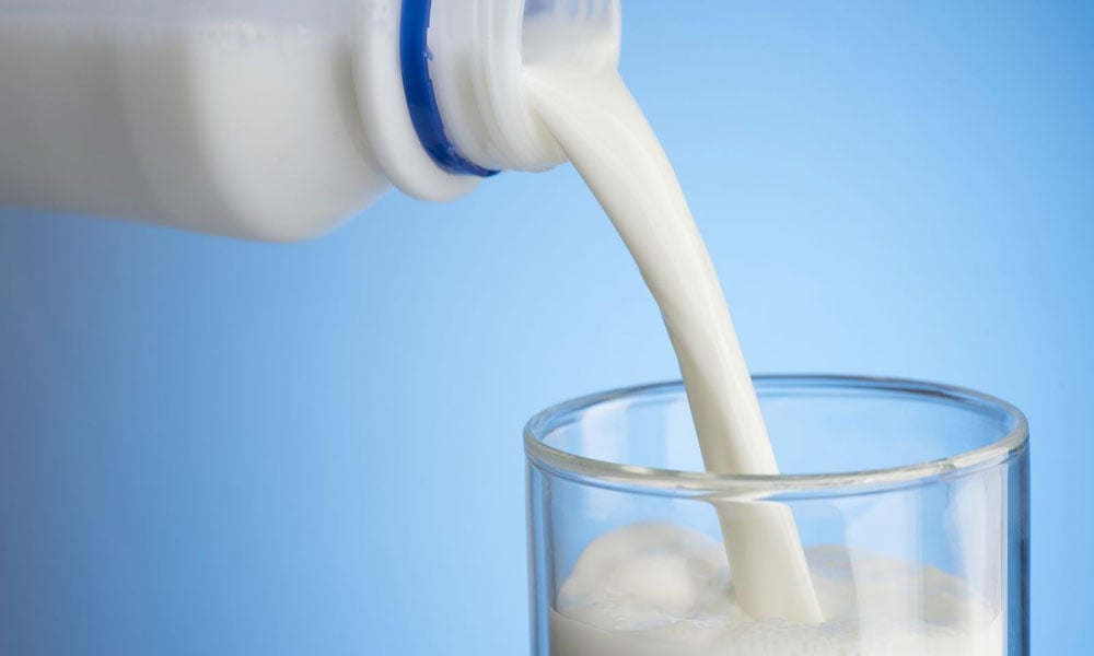 کراچی: دودھ کی قیمت بڑھا کر 95 روپے کرنے پر اتفاق