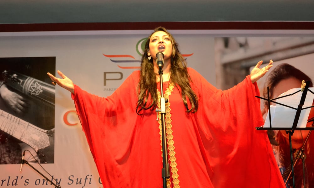 سائرہ پیٹرنے اپنے منفرد فن سے محفلِ موسیقی میں رنگ جما دیا