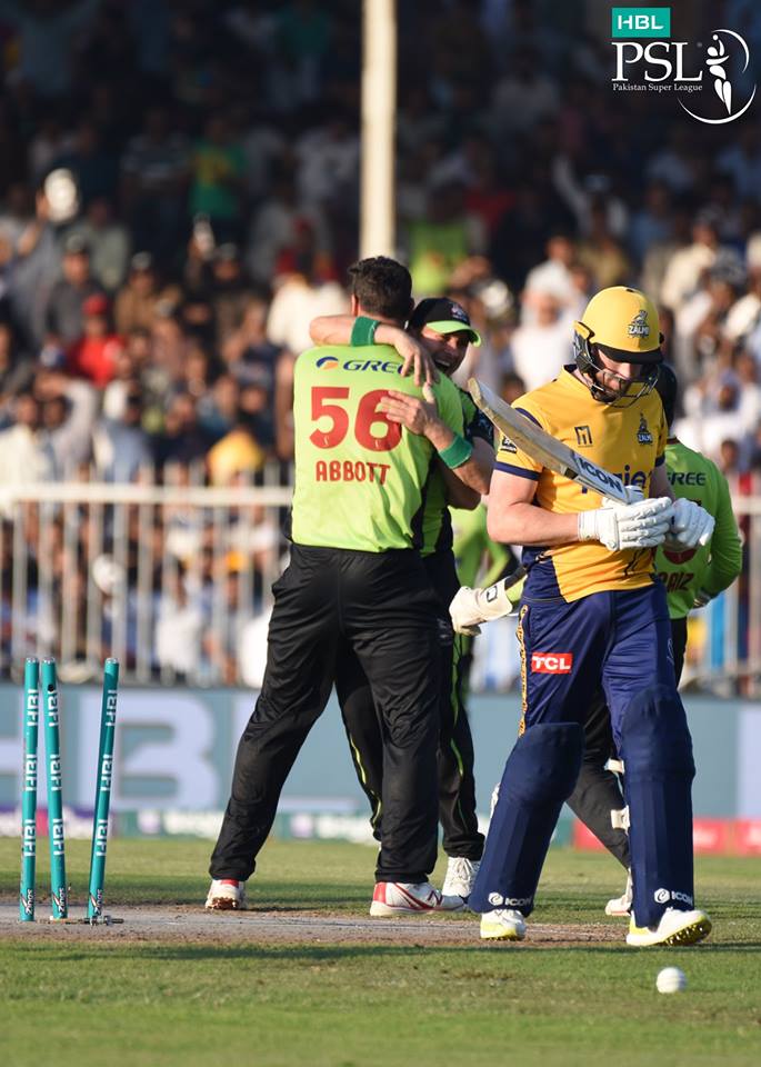 شارجہ: لاہور کا پشاور کو جیت کیلئے 173رنز کا ہدف 