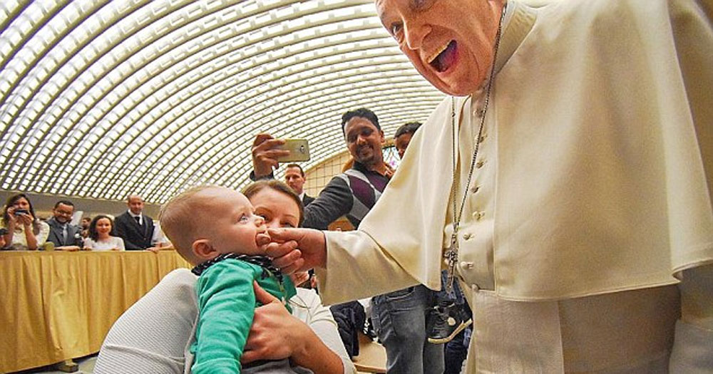 روم: شرارتی بچے نے پوپ فرانسس کی اْنگلی پر کاٹ لیا