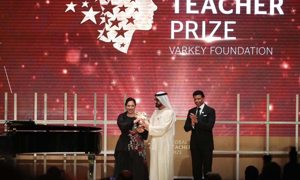 برطانوی خاتون نے دنیا کے بہترین استاد کا ایوارڈ اپنے نام کرلیا