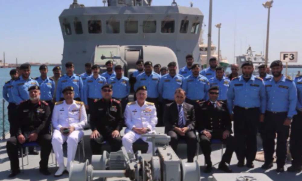 ایڈمرل ظفر محمود عباسی کا دورہ کویت