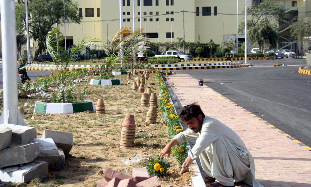 پکچر گیلری: کراچی میں پی ایس ایل فائنل کی تیاریاں عروج پر 