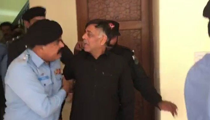 سابق ایس ایس پی ملیر راؤ انوار کو کراچی منتقل کردیا گیا