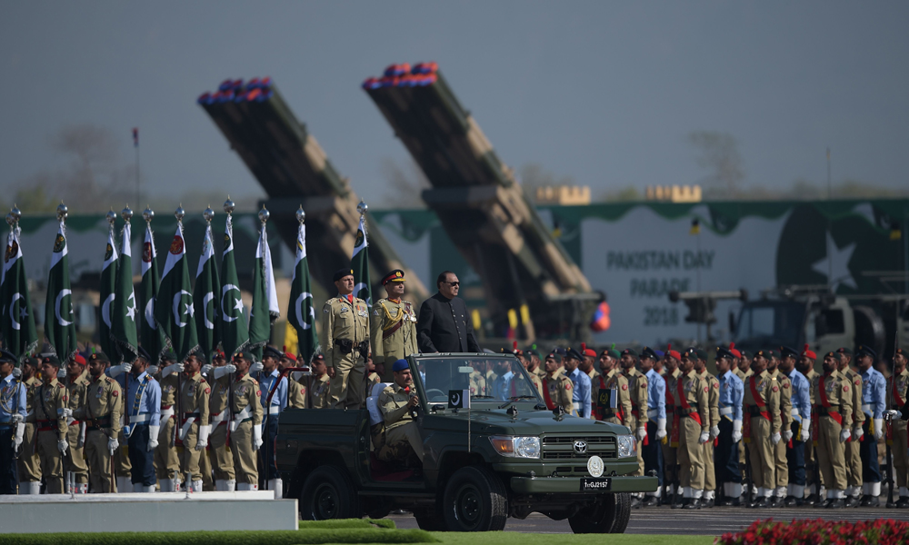 اسلام آباد: یوم پاکستان کی مرکزی تقریب میں مسلح افواج کی شاندار پریڈ