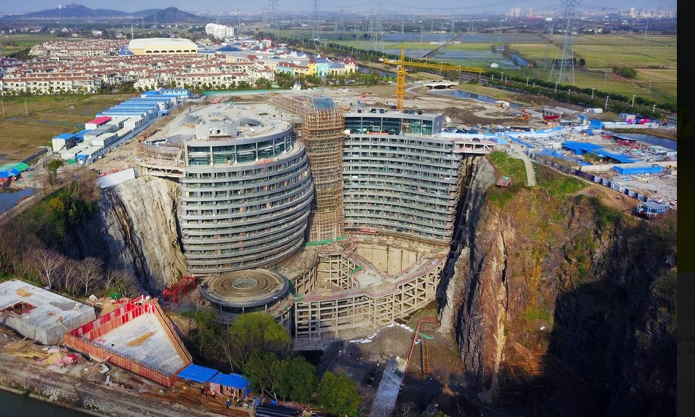 چین میں زیر زمین شاندار ہوٹل کی تعمیر