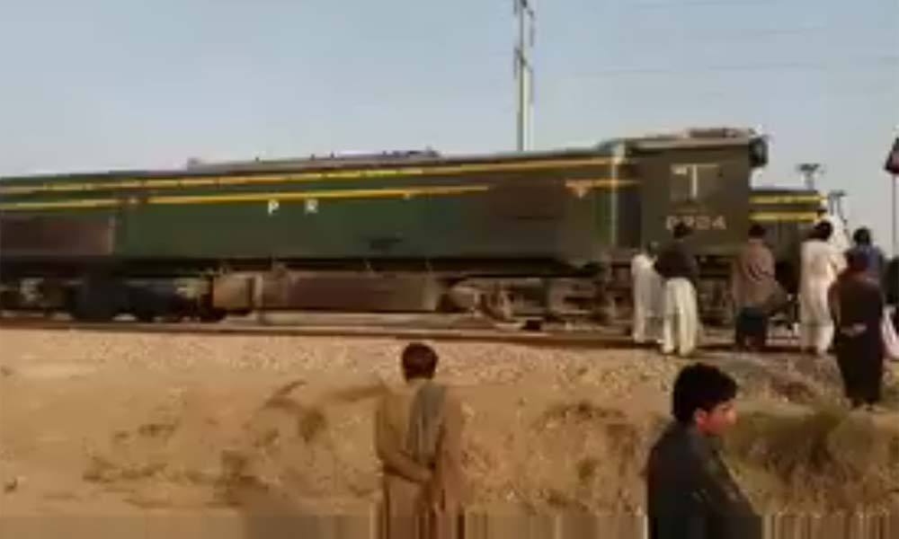 رحیم یارخان، ٹرین کی ٹریکٹر ٹرالی سے ٹکر، ڈرائیور جاں بحق