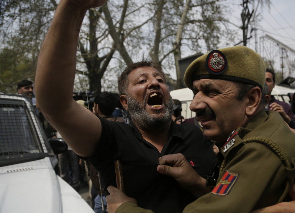 بھارتی جارحیت کیخلاف مقبوضہ کشمیر میں آج بھی مکمل ہڑتال
