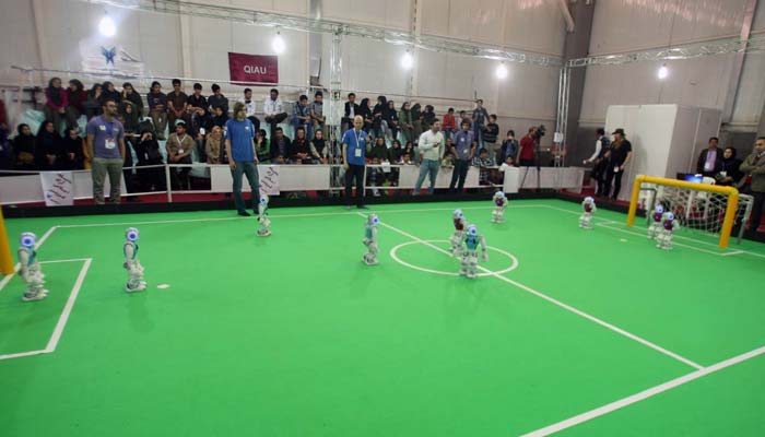 تہران میں روبوٹس کا فٹ بال ٹورنامنٹ