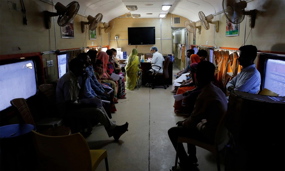 بھارت ، ٹرین میں قائم اسپتال سے انقلاب برپا