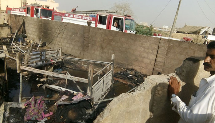 کراچی: گلستان جوہر میں جھونپڑیوں میں آتشزدگی، 2 بچے جاں بحق