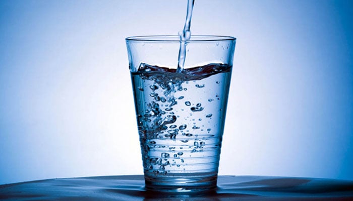 خالی پیٹ گرم پانی پینے کے حیران کن فوائد