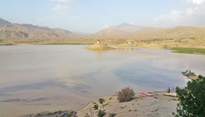 خشک سالی سے متاثرہ کوئٹہ کی ہنہ جھیل پانی سے بھرگئی
