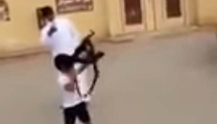 سعودی عرب، نوعمر بچے کی مشین گن سے فائرنگ کی ویڈیو وائرل
