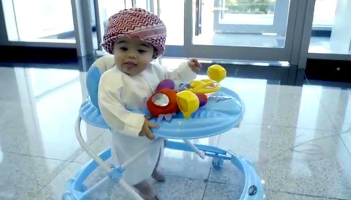 ابو ظہبی میں آٹھ ماہ کےبچے کو نوکری مل گئی 
