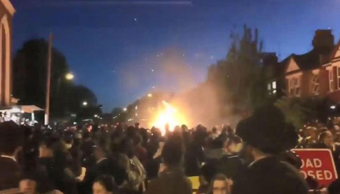 لندن، موبائل فونزآگ میں پھینکنے سے دھماکا، 30 افراد زخمی