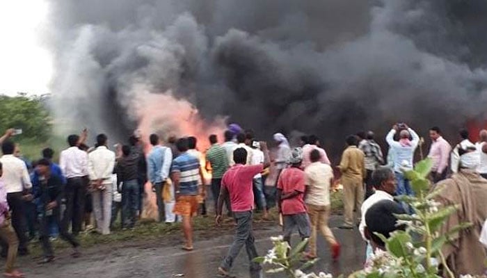 بھارت:بس میں آگ لگنے سے 27افراد جل کر ہلاک