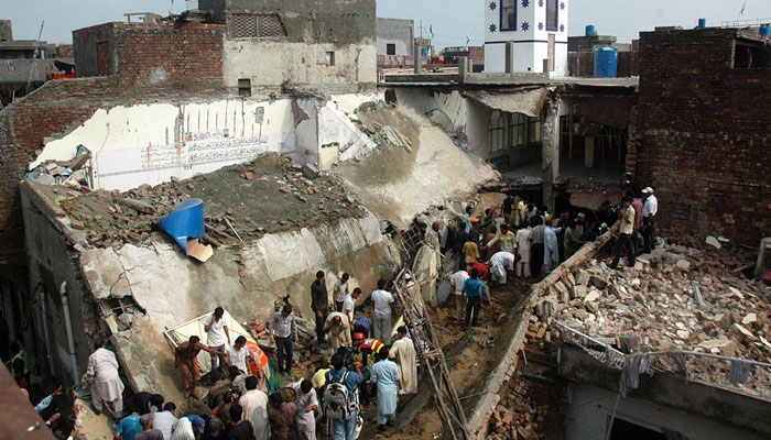 لاہور، سندر میں نجی ہاؤسنگ سوسائٹی میں 3 منزلہ پلازا گر گیا