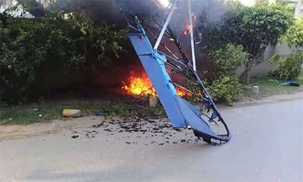 لاہور میں تربیتی طیارہ گرگیا،2 پائلٹ زخمی