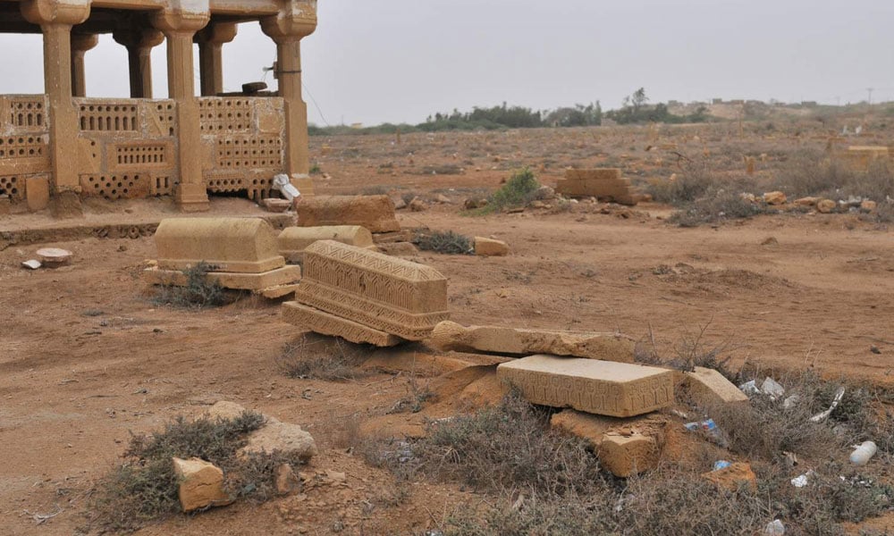 ٹھٹھہ : تاریخی قبرستان میں خزانے کی تلاش