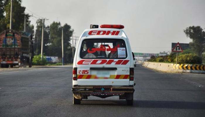 کراچی:ٹریفک حادثے میں میاں بیوی جاں بحق،3 بچے زخمی 