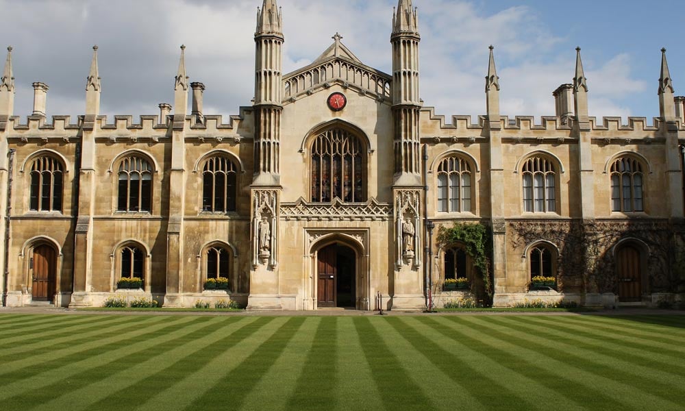 انگلستان کی جامعہ’’کیمرج یونیورسٹی‘‘ کا مختصر تذکرہ