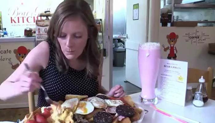 برطانیہ کی پیٹو خاتون نے 8 ہزار کیلوریز والا ناشتہ چٹ کردیا
