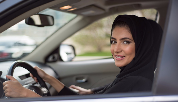 سعودی عرب میں ہزاروں خواتین ڈرائیونگ سیکھنے لگیں