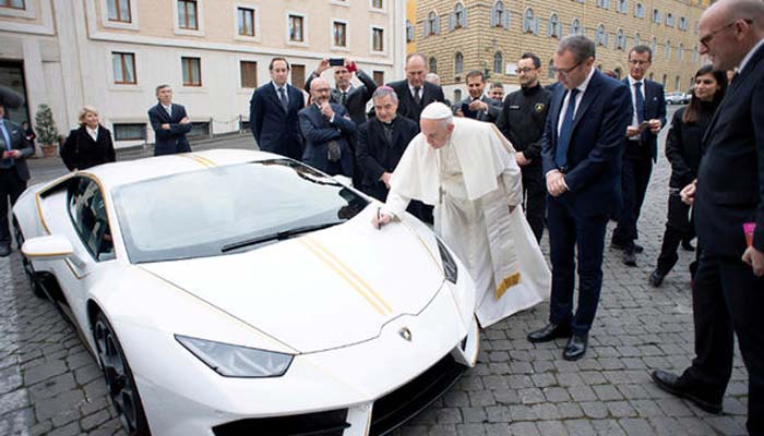پوپ فرانسس کو عطیہ کی جانے والی گاڑی نیلام ہوگئی