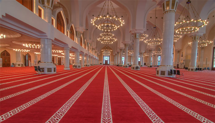 مسجد نبوی کی راہداری کےقالین تبدیل