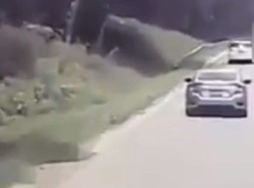 تائیوان میں تیز رفتار گاڑی مخالف سمت سے آتی کار سے ٹکرا گئی