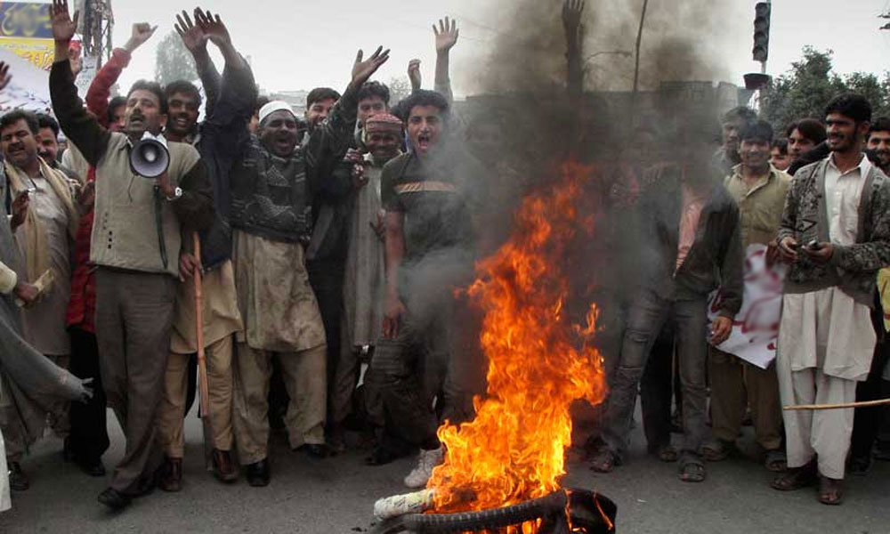  کراچی: بجلی اور پانی کی بندش کیخلاف مختلف علاقوں میں احتجاج