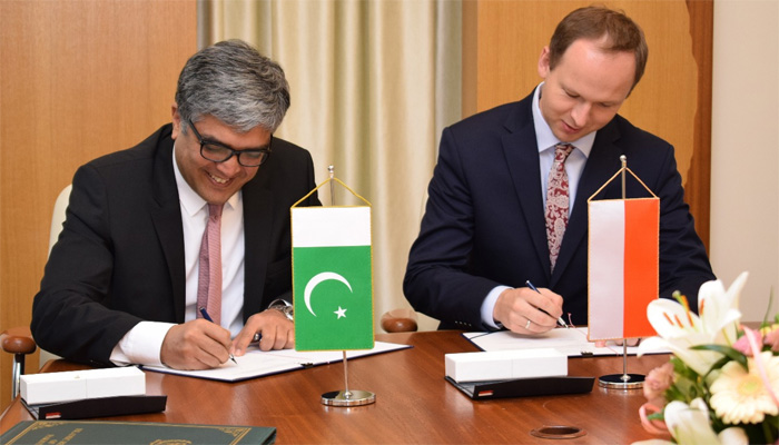 پاکستان اور پولینڈ میں مالیاتی تعاون کے لیے مفاہمت کی یاداشت پر دستخط