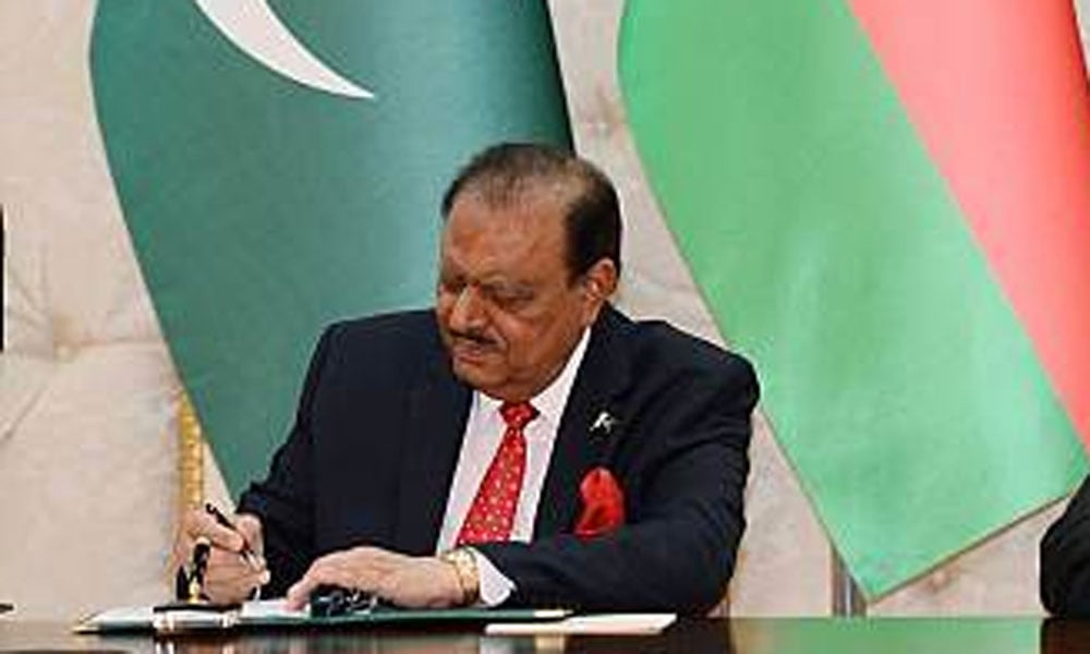 صدر ممنون حسین نے 25 ویں آئینی ترمیم پر دستخط کر دیے