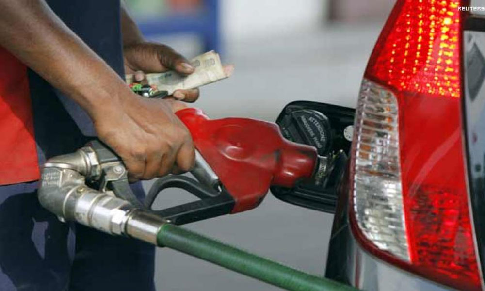نگراں حکومت پیٹرول کی قیمتیں نہیں بڑھائےگی