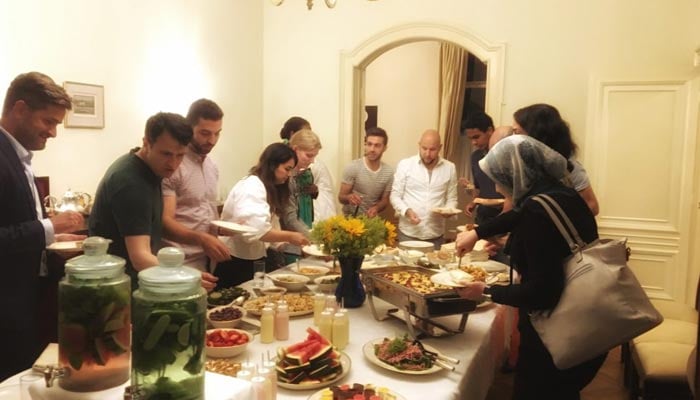 افطار ڈنر: کھانا جیسا بھی ہو لذیز ہونا چاہیے