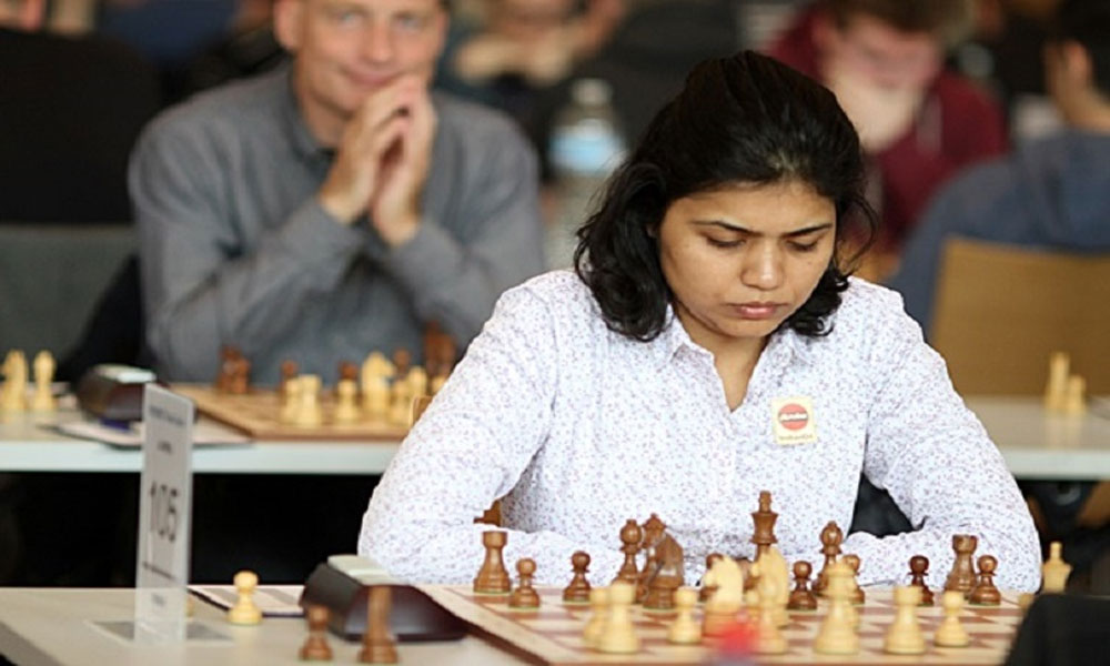 ’’سر نہیں ڈھانپ سکتی‘‘ شطرنج کی بھارتی کھلاڑی کا انکار