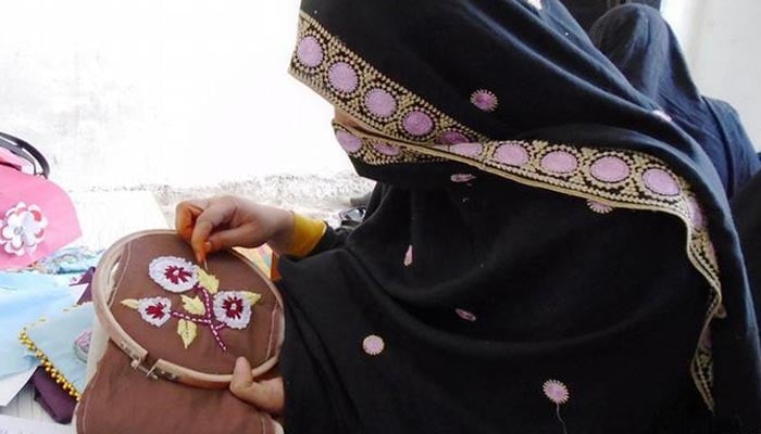 ہنر مند گھریلوں خواتین پاکستان کی معاشی طاقت